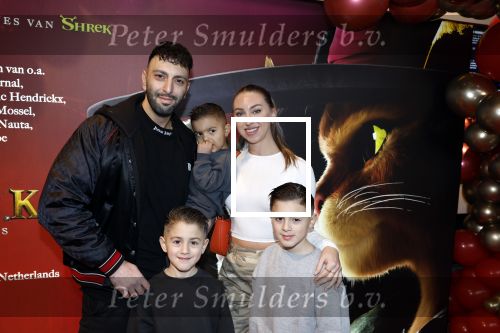 Amsterdam 10 december 2022
Premiere de gelaarsde kat in Pathe Arena .
Familie Lakap