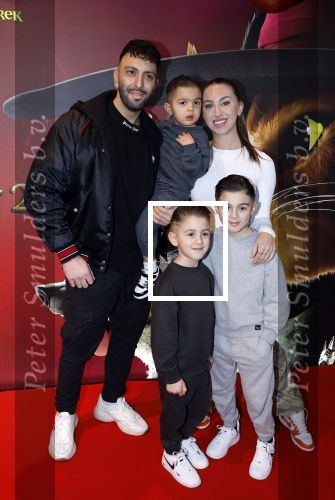 Amsterdam 10 december 2022
Premiere de gelaarsde kat in Pathe Arena .
Familie Lakap