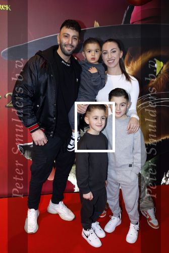 Amsterdam 10 december 2022
Premiere de gelaarsde kat in Pathe Arena .
Familie Lakap