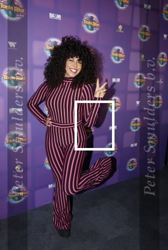 Amsterdam 17 december 2022
Premiere het feest van tante Ria in Pathe Noord .
Cast bestaat oa uit Najib Amhali Tooske Ragas Edo Brunner Edsilia Rombley Jack v gelder Pim Muda Thimo v Haaren  Ridder v Kooten Esther Mbire en Piet Tomassen. Fenna ramos