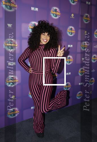 Amsterdam 17 december 2022
Premiere het feest van tante Ria in Pathe Noord .
Cast bestaat oa uit Najib Amhali Tooske Ragas Edo Brunner Edsilia Rombley Jack v gelder Pim Muda Thimo v Haaren  Ridder v Kooten Esther Mbire en Piet Tomassen. Fenna ramos