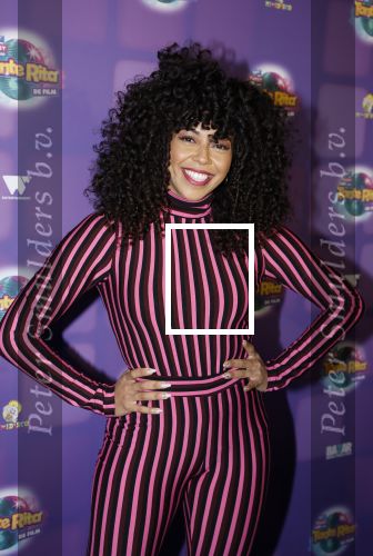 Amsterdam 17 december 2022
Premiere het feest van tante Ria in Pathe Noord .
Cast bestaat oa uit Najib Amhali Tooske Ragas Edo Brunner Edsilia Rombley Jack v gelder Pim Muda Thimo v Haaren  Ridder v Kooten Esther Mbire en Piet Tomassen. Fenna ramos
