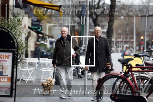 Amsterdam 18 november 2022
Frans Mulder met partner en hun hondje in Amsterdam zuid.