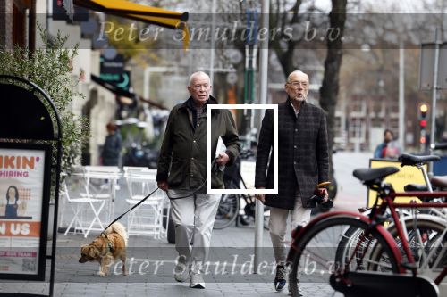 Amsterdam 18 november 2022
Frans Mulder met partner en hun hondje in Amsterdam zuid.