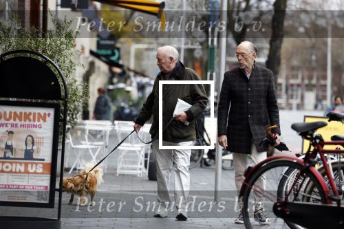 Amsterdam 18 november 2022
Frans Mulder met partner en hun hondje in Amsterdam zuid.