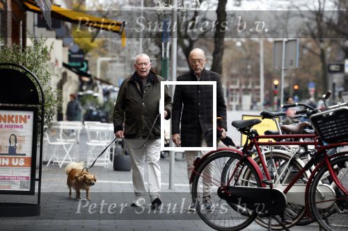 Amsterdam 18 november 2022
Frans Mulder met partner en hun hondje in Amsterdam zuid.