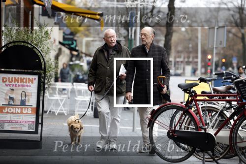 Amsterdam 18 november 2022
Frans Mulder met partner en hun hondje in Amsterdam zuid.