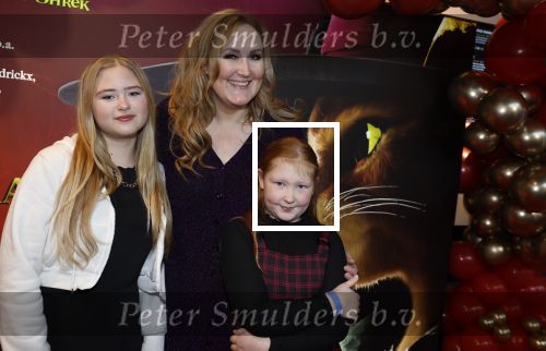 Amsterdam 10 december 2022
Premiere de gelaarsde kat in Pathe Arena .
Hannelore Zwitserlood kwam met haar dochters