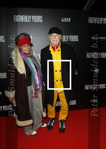 Amsterdam 19 december 2022
Premiere Faithfully Yours in Tuschinski
Hans Dagelet met partner Esther Apituley