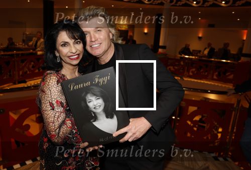 Zeist 27 november 2022
Presentatie boek en concert Laura Fygi in in Fygi Hotel.
Laura krijgt ook nog een koninklijke onderscheiding. Hans Klok