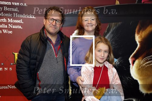 Amsterdam 10 december 2022
Premiere de gelaarsde kat in Pathe Arena .
Hilke Bierman met partner Thijs van Aken en dochter