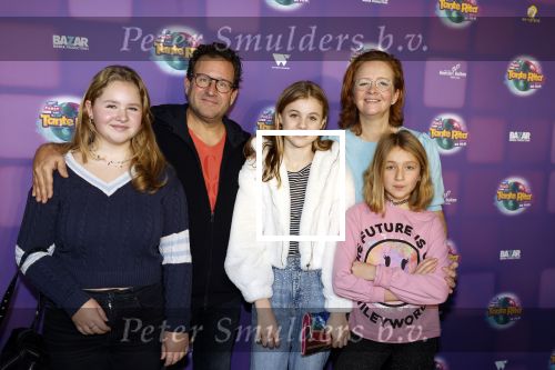 Amsterdam 17 december 2022
Premiere het feest van tante Ria in Pathe Noord .
Cast bestaat oa uit Najib Amhali Tooske Ragas Edo Brunner Edsilia Rombley Jack v gelder Pim Muda Thimo v Haaren  Ridder v Kooten Esther Mbire en Piet Tomassen. Hilke Bierman met haar partner Thijs van Aken en dochter