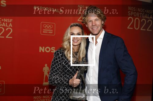 Amsterdam 21 december 2022
Sportman en Sportvrouw van het jaar Gala in AFAS Live. Sportvrouw van het jaar Irene Schouten . Ook haar maan DirkJan Mak was aanwezig.