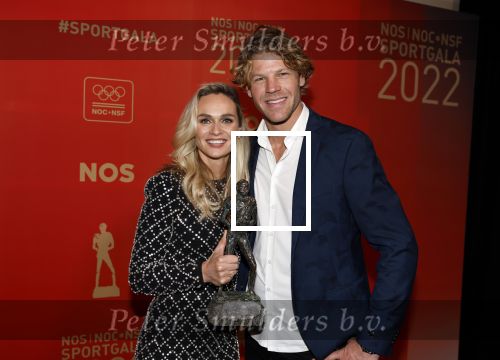 Amsterdam 21 december 2022
Sportman en Sportvrouw van het jaar Gala in AFAS Live. Sportvrouw van het jaar Irene Schouten . Ook haar maan DirkJan Mak was aanwezig.