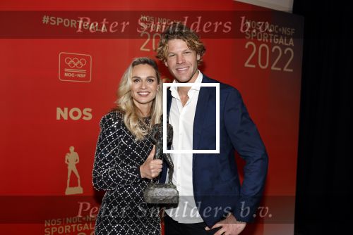 Amsterdam 21 december 2022
Sportman en Sportvrouw van het jaar Gala in AFAS Live. Sportvrouw van het jaar Irene Schouten . Ook haar maan DirkJan Mak was aanwezig.