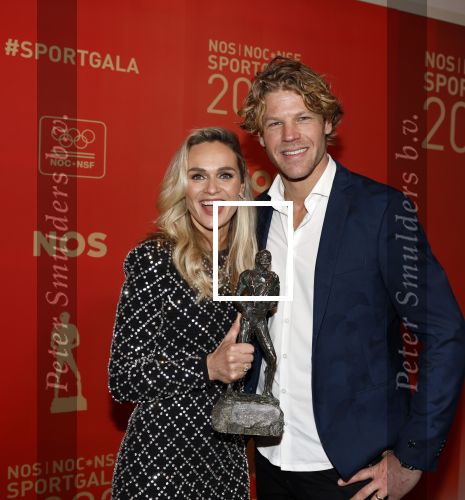 Amsterdam 21 december 2022
Sportman en Sportvrouw van het jaar Gala in AFAS Live. Sportvrouw van het jaar Irene Schouten . Ook haar maan DirkJan Mak was aanwezig.