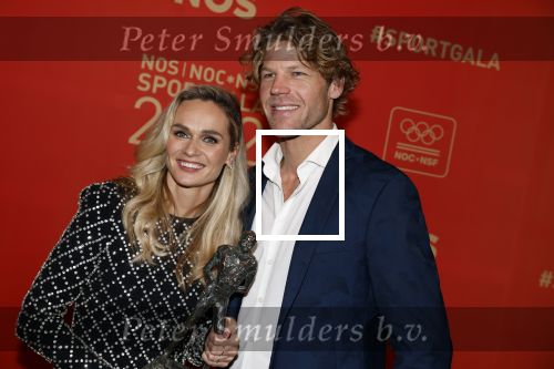 Amsterdam 21 december 2022
Sportman en Sportvrouw van het jaar Gala in AFAS Live. Sportvrouw van het jaar Irene Schouten . Ook haar maan DirkJan Mak was aanwezig.