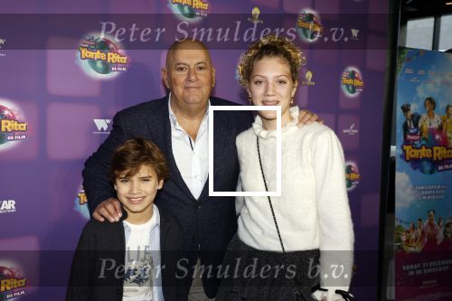 Amsterdam 17 december 2022
Premiere het feest van tante Ria in Pathe Noord .
Jack v Gelder kwam met zijn kleinkinderen