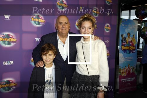 Amsterdam 17 december 2022
Premiere het feest van tante Ria in Pathe Noord .
Jack v Gelder kwam met zijn kleinkinderen