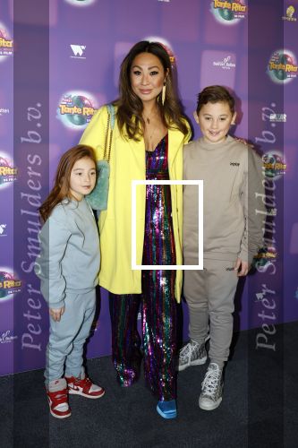 Amsterdam 17 december 2022
Premiere het feest van tante Ria in Pathe Noord .
Cast bestaat oa uit Najib Amhali Tooske Ragas Edo Brunner Edsilia Rombley Jack v gelder Pim Muda Thimo v Haare Janine Kho met kinderen en partner