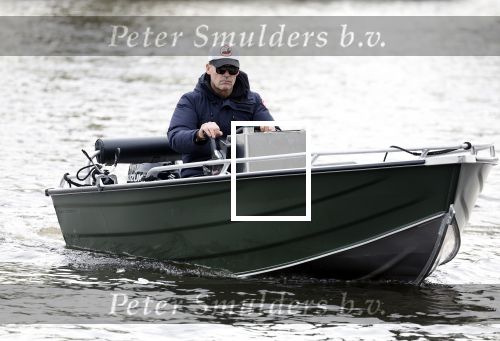 Amsterdam, 10 November 2022
Jeroen v d Boom vissend op de Amstel op zijn bootje