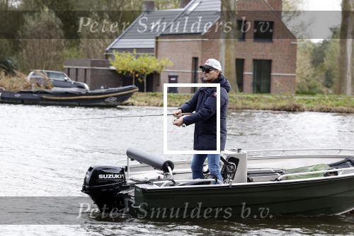 Amsterdam, 10 November 2022
Jeroen v d Boom vissend op de Amstel op zijn bootje