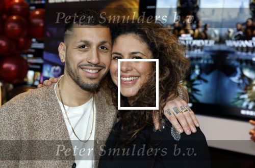 Amsterdam 10 december 2022
Premiere de gelaarsde kat in Pathe Arena . Jody Bernal met zijn vrouw