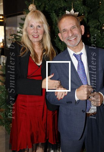 Den Haag 12 december 2022
Society Lunch in het crown Plaza hotel. Johan Vlemmix met een fan
