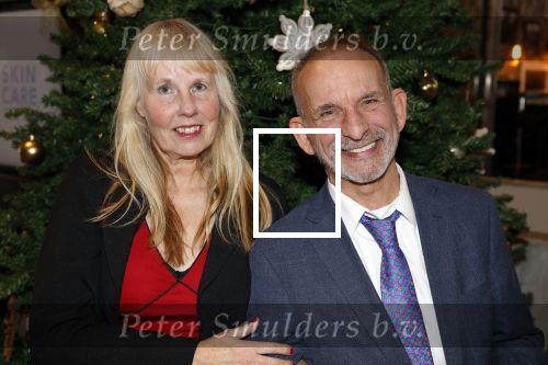 Den Haag 12 december 2022
Society Lunch in het crown Plaza hotel. Johan Vlemmix met een fan
