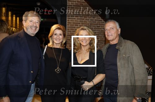 Naarden 24 november 2022
Presentatie van nieuwe lijn van Monique des Bouvrie in het Arsenaal. Jos Bles met zijn vrouw en Rene v Dam met zijn vrouw