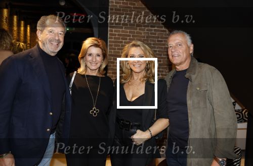 Naarden 24 november 2022
Presentatie van nieuwe lijn van Monique des Bouvrie in het Arsenaal. Jos Bles met zijn vrouw en Rene v Dam met zijn vrouw