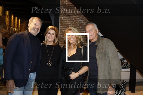 Naarden 24 november 2022
Presentatie van nieuwe lijn van Monique des Bouvrie in het Arsenaal. Jos Bles met zijn vrouw en Rene v Dam met zijn vrouw