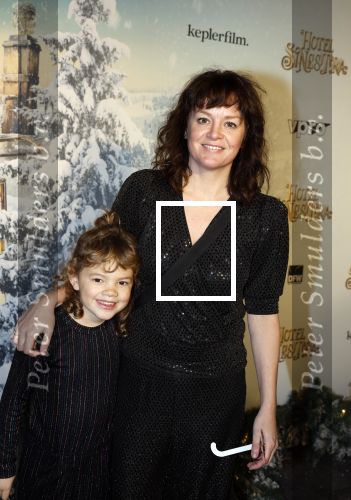 Amsterdam 11 december 2022
Premiere Hotel Sinestra in Pathe Noord 
Juliette van Ardenne met haar dochter Dees