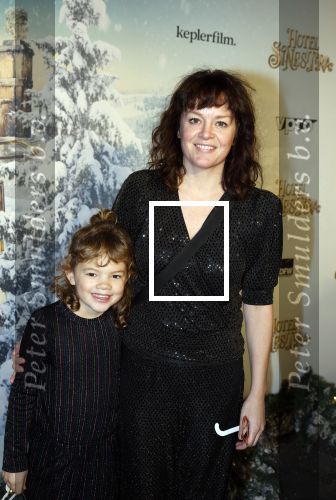 Amsterdam 11 december 2022
Premiere Hotel Sinestra in Pathe Noord 
Juliette van Ardenne met haar dochter Dees