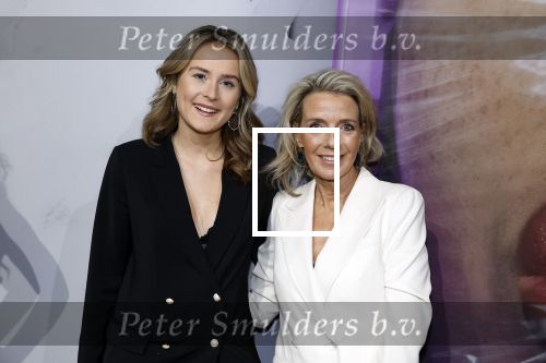 Hilversum 19 december 2022
The roast van Famke Louise in studio 21.
Kristien v Dillen met ...