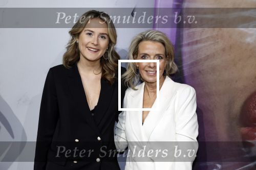 Hilversum 19 december 2022
The roast van Famke Louise in studio 21.
Kristien v Dillen met ...