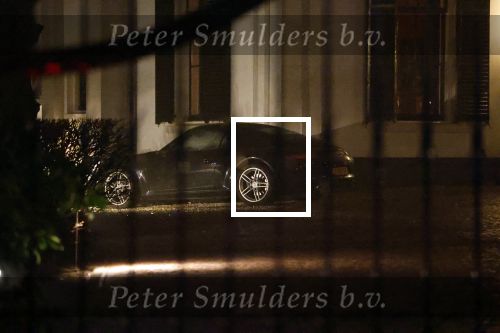 Huizen 10 december 2022
Het huis en de porsche van Linda de Mol in de mist