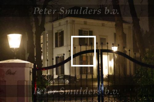 Huizen 10 december 2022
Het huis en de porsche van Linda de Mol in de mist