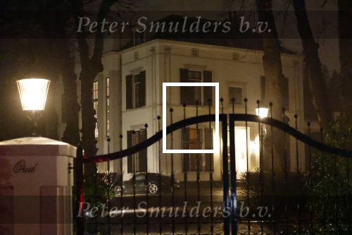 Huizen 10 december 2022
Het huis en de porsche van Linda de Mol in de mist