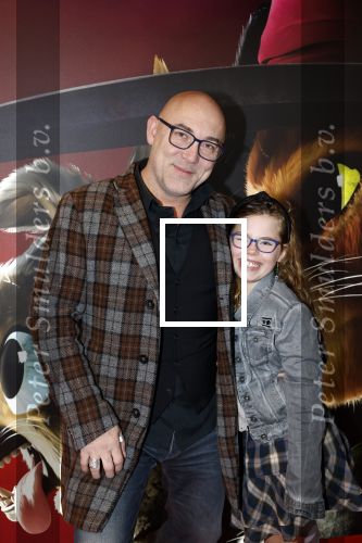 Amsterdam 10 december 2022
Premiere de gelaarsde kat in Pathe Arena .
Loek Peters met zijn kinderen