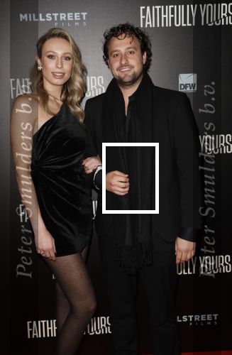 Amsterdam 19 december 2022
Premiere Faithfully Yours in Tuschinski
Loiza Lamers met partner Jelle Ploeg