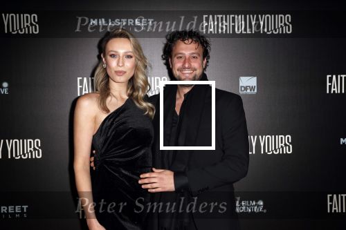 Amsterdam 19 december 2022
Premiere Faithfully Yours in Tuschinski
Loiza Lamers met partner Jelle Ploeg