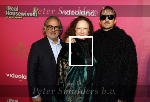 Amsterdam 22 november 2022
Presentatie Real Housewifes of Amsterdam in Hotel Krasnapolsky  van Videoland. Susanne Klibansky en Louis Klibansky met zijn ouders Leon Klibansky en Immechien Klibansky en broer Joseph Klibansky en partner Victoria Waldau