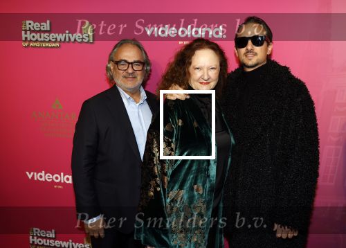 Amsterdam 22 november 2022
Presentatie Real Housewifes of Amsterdam in Hotel Krasnapolsky  van Videoland. Susanne Klibansky en Louis Klibansky met zijn ouders Leon Klibansky en Immechien Klibansky en broer Joseph Klibansky en partner Victoria Waldau