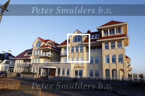 Noordwijk 9 december 2022
Waar de Hotels van Oranje staan komt een heel exclusief complex waar Louis v Gaal de penthouse heeft gejkocht voor ongeveen 10 miljoen euro. In dit complex woont Louis v gaal nu.