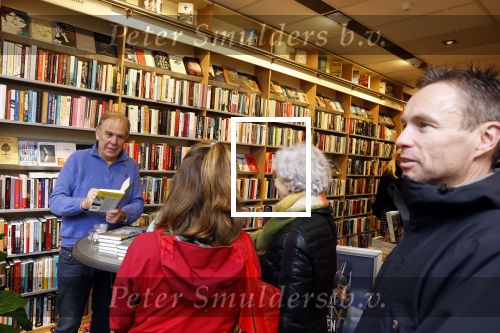 Amsterdam 26 november 2022
Signeersessie van Maarten Spanjer in Amsterdam zuid . Zijn (ex) vriendin is ook aanwezig