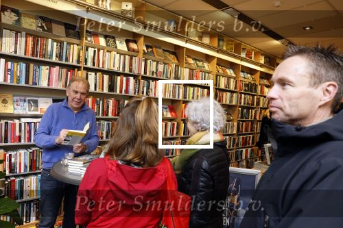 Amsterdam 26 november 2022
Signeersessie van Maarten Spanjer in Amsterdam zuid . Zijn (ex) vriendin is ook aanwezig