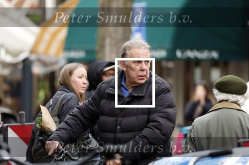 Amsterdam 26 november 2022
Signeersessie van Maarten Spanjer in Amsterdam zuid . Zijn (ex) vriendin is ook aanwezig