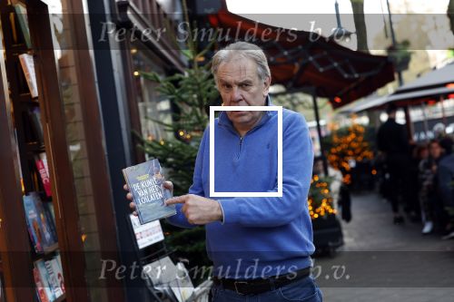 Amsterdam 26 november 2022
Maarten Spanjer met zijn nieuwe boek op de cornelis schuytstraat waar hij een signeersessie heeft.