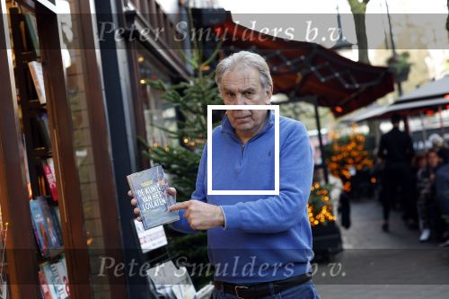 Amsterdam 26 november 2022
Maarten Spanjer met zijn nieuwe boek op de cornelis schuytstraat waar hij een signeersessie heeft.